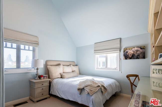 Building Photo - 427 12th St