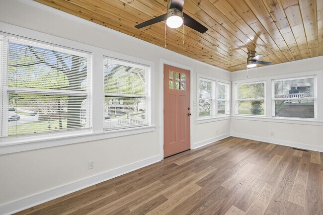 Building Photo - 441 Oak Dr