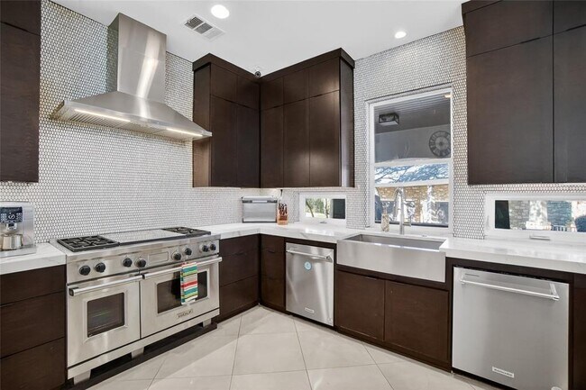 Building Photo - 3627 Stoneridge Rd