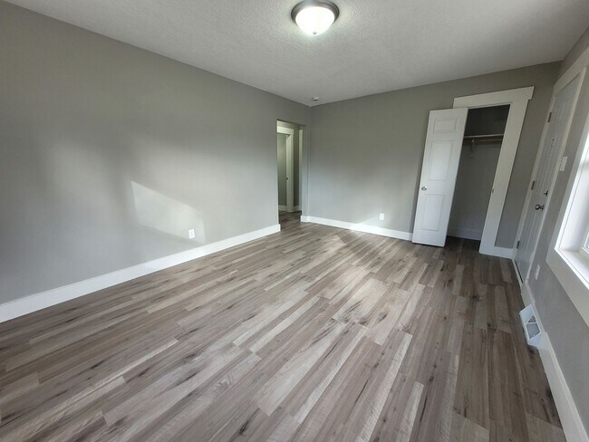 Building Photo - Renovated (in 2024!) two bedroom home, har...