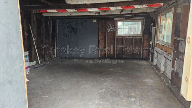 Building Photo - 1346 Redwood St