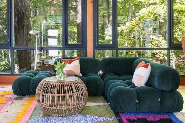 Building Photo - 515 Claire Dr NE