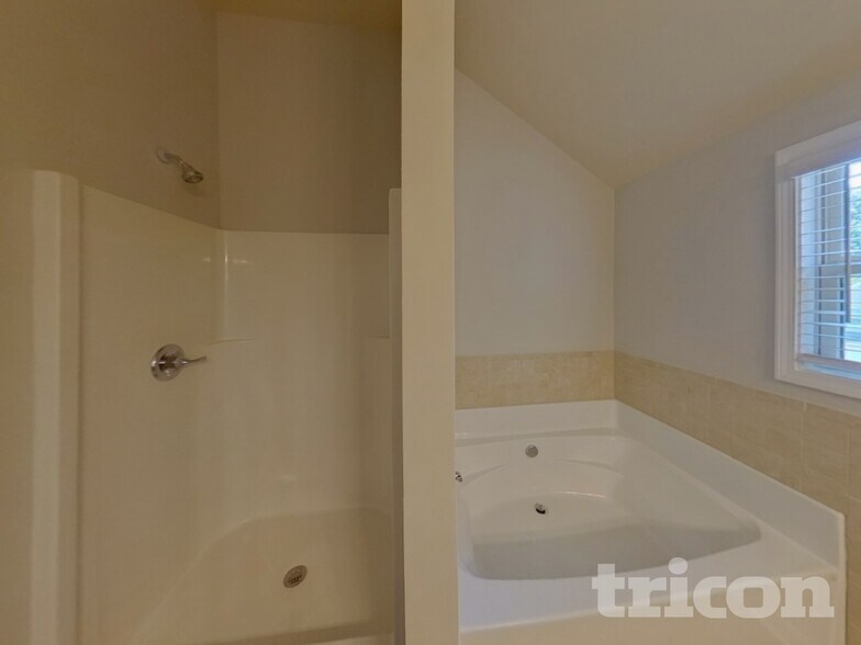 Building Photo - 11039 Shadow Creek Terrace