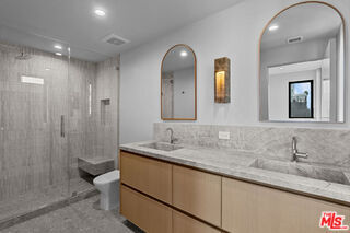 Building Photo - 428 Arnaz Dr