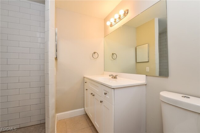 Building Photo - 1201 NE 19th St