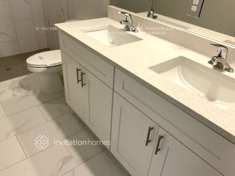 Building Photo - 813 New Zealand Ave NW