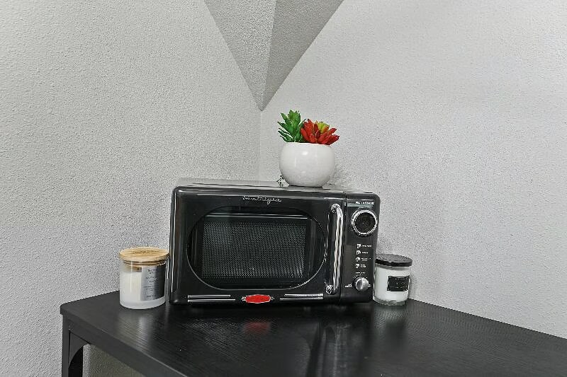 Building Photo - 1001 N Elm St