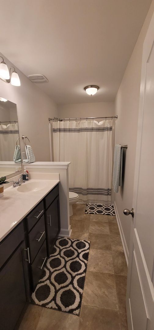 Building Photo - Like New- Immaculate 2-Story Home w/ 4 Bedroom 2.5 Bath! Large Lot- Fully Fenced Backyard.