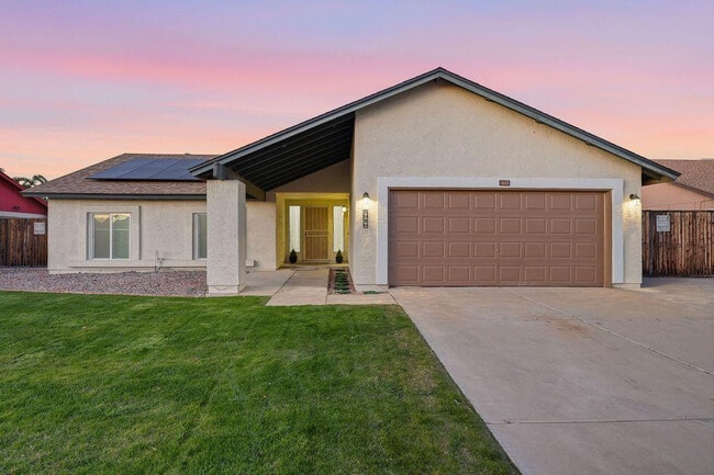 Building Photo - 7926 W Dahlia Dr