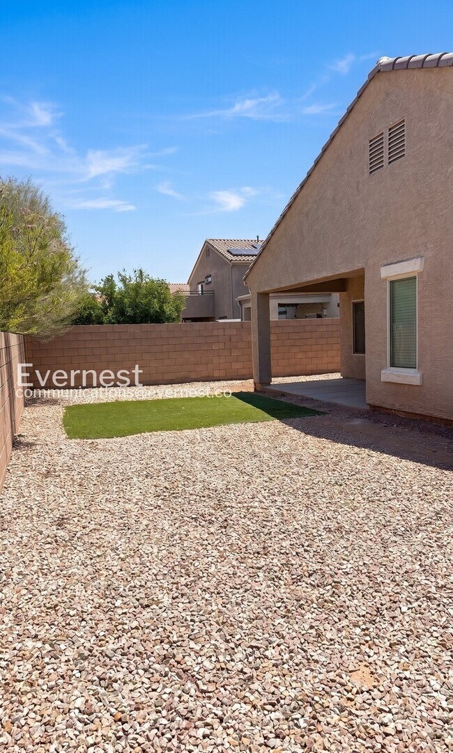 Building Photo - Spacious Home with Fenced Yard and Pool Access | Pet friendly | Available Now!