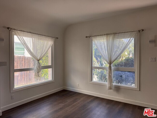 Building Photo - 1325 S Rimpau Blvd