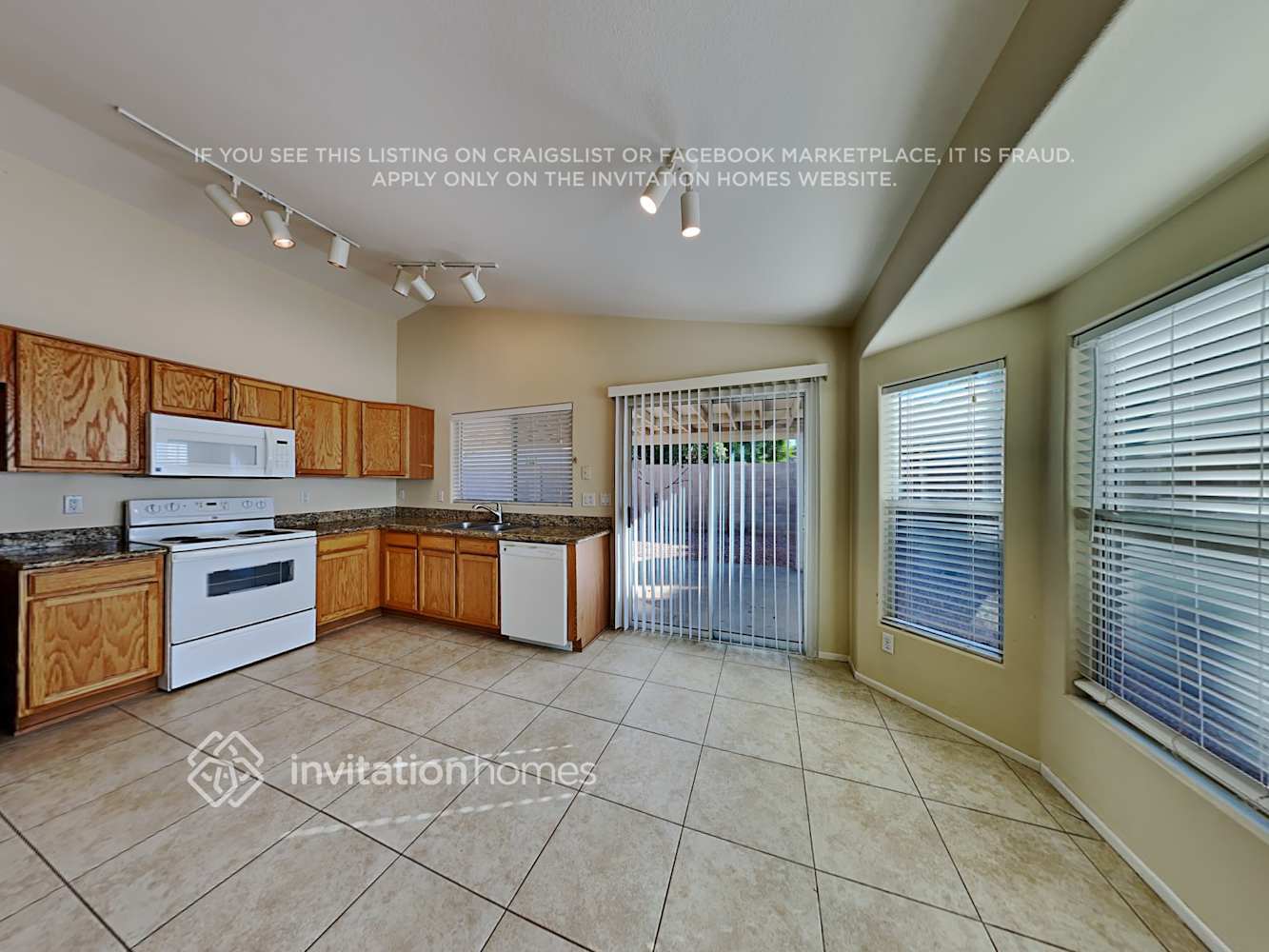 Building Photo - 3059 W Lone Cactus Dr