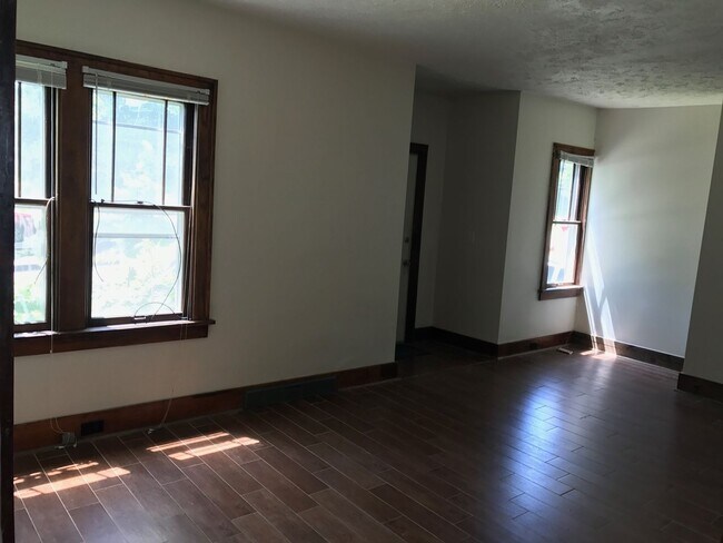 Building Photo - Spacious & Updated Craftsman House in Gifford Park