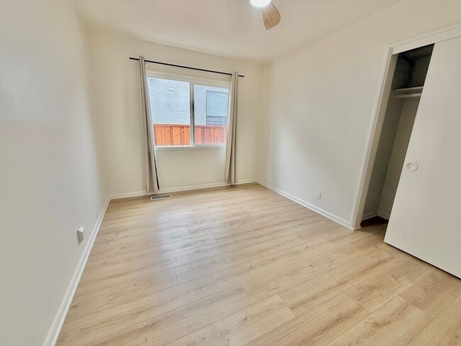 Building Photo - Updated El Cerrito Home with New Kitchen Appliances, Private Deck & Great Walkability