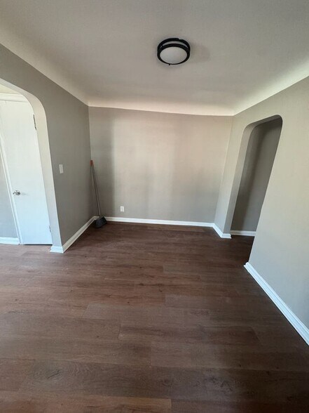 Building Photo - 1665 Anita Pl