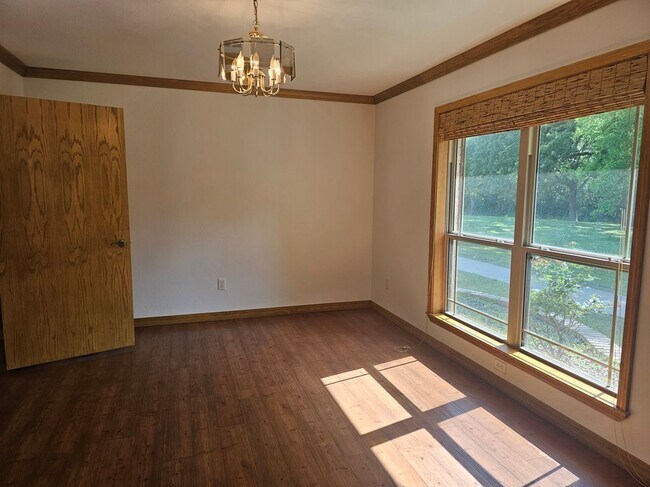 Building Photo - 1316 Brown Rd