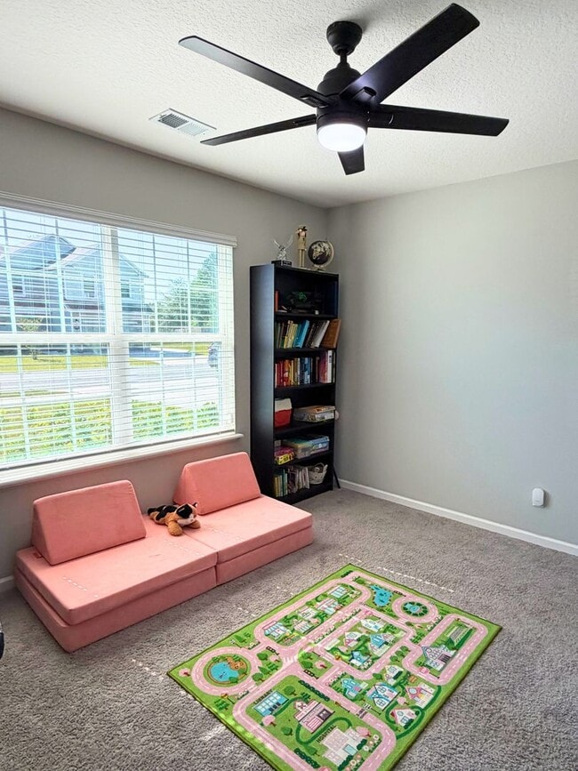 Building Photo - 4/2 open floor plan!
