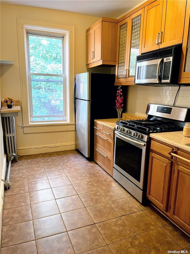 Building Photo - 47-23 39th Pl