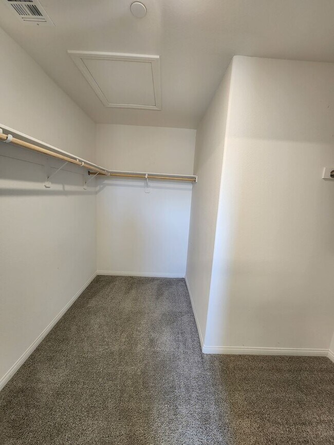 Building Photo - Charming 3BR/2.5BA Home in Las Vegas – Uti...