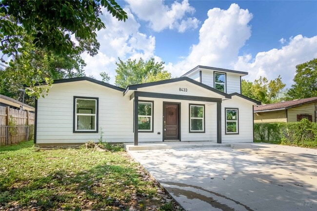 Building Photo - 8433 Lenore St