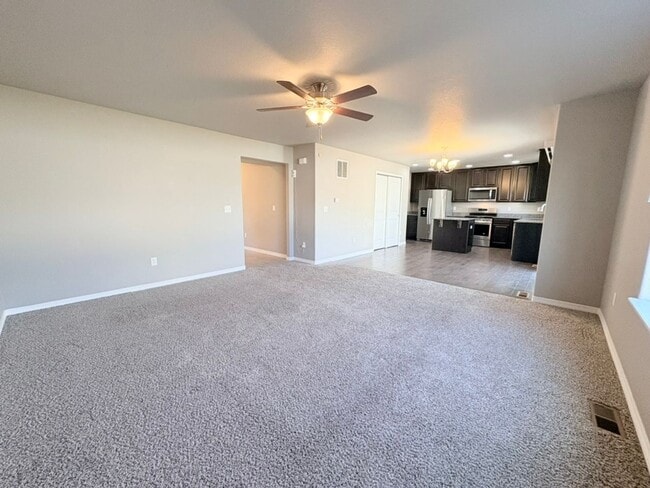 Building Photo - Beautiful 3 Bed, 2.5 Bath House in Windsor!
