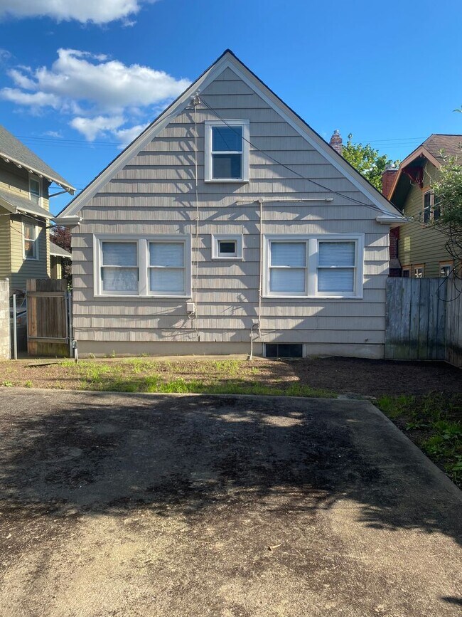 Building Photo - Charming Mt. Tabor Home with Loft & Basement Bonus Space!