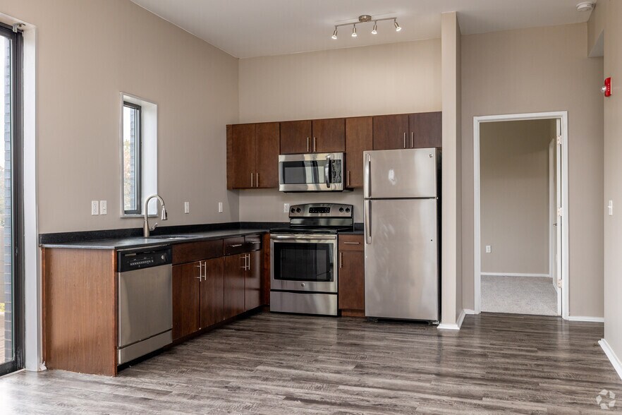 2BA, 2BA - 886SF - Kitchen - Gillham Park Row