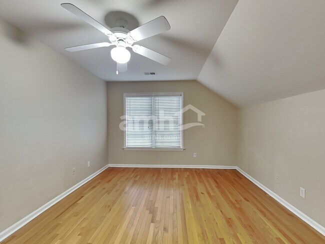 Building Photo - 3915 Red Hill Ct