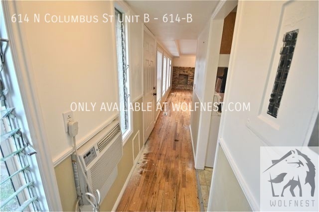 Building Photo - No Deposit Option! Stunning 1 Bed Capitol ...