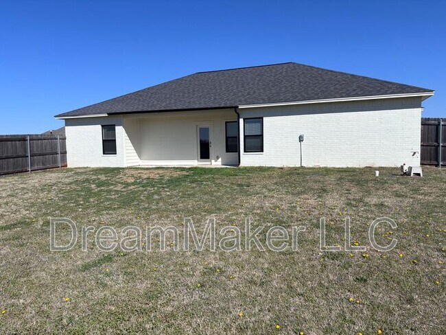 Building Photo - 900 Apple Blossom Wy