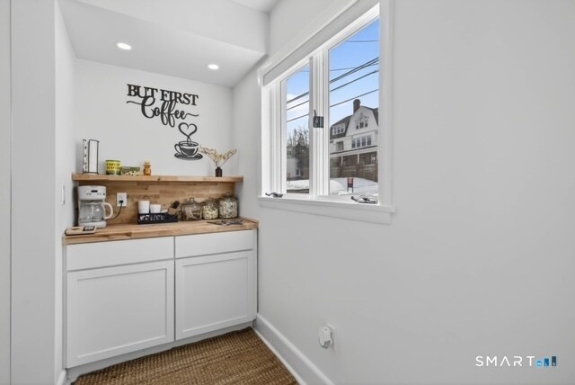 Building Photo - 352 Pequot Ave