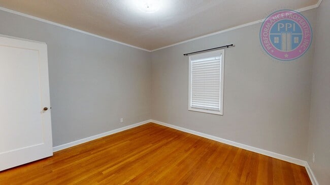 Building Photo - North Portland Living at Its Best | 2 Bed, 1 Bath!