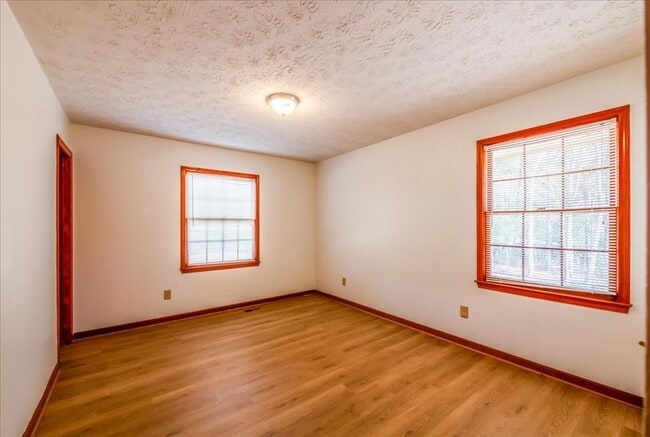 Building Photo - 4967 Macland Rd