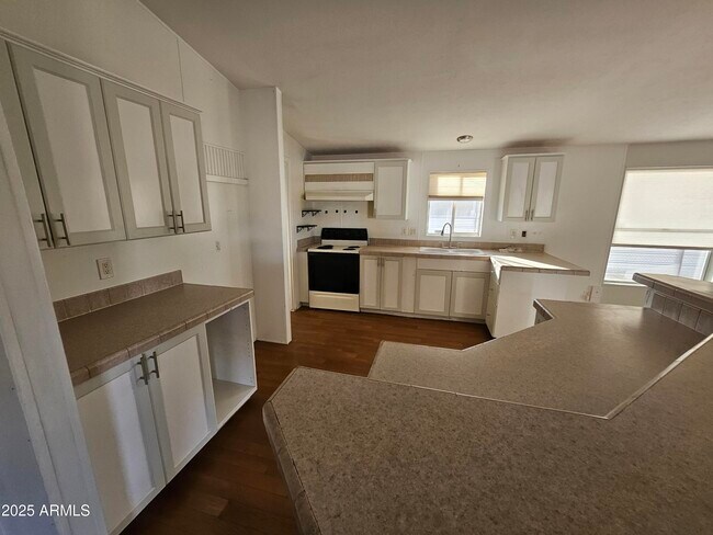 Building Photo - 110 E Inglewood St