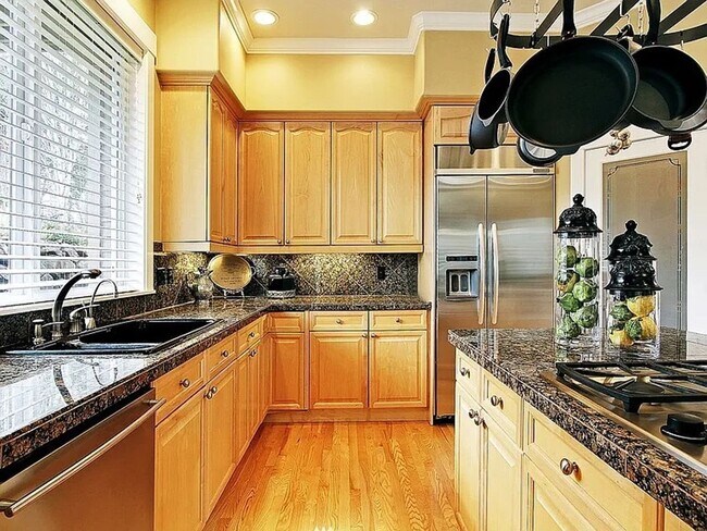 Building Photo - Spacious Sammamish Retreat | 4,184 SF Home on a Peaceful Cul-de-Sac