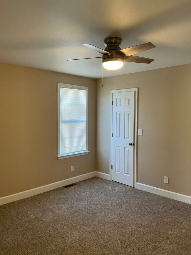 Building Photo - 824 Buckhorn Dr