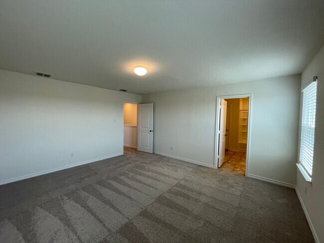 Building Photo - 4 Bdrm Home in Legend Heights, NBTX