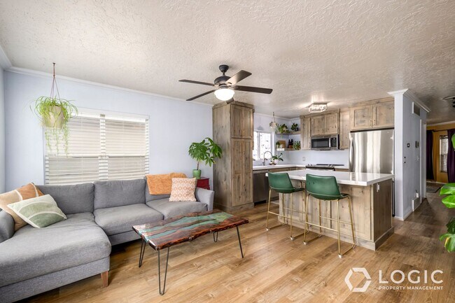 Building Photo - Beautiful Home in Excellent Location.