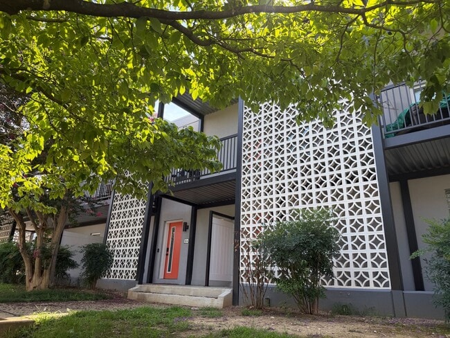 Building Photo - 1111 N Thompson St
