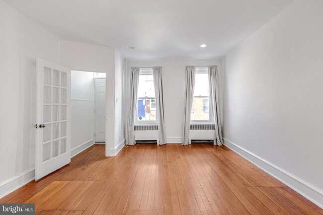 Building Photo - 821 N Bambrey St