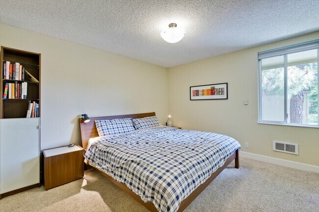 Building Photo - Fully Furnished Condo near Downtown Mountain View & Stevens Creek Trail