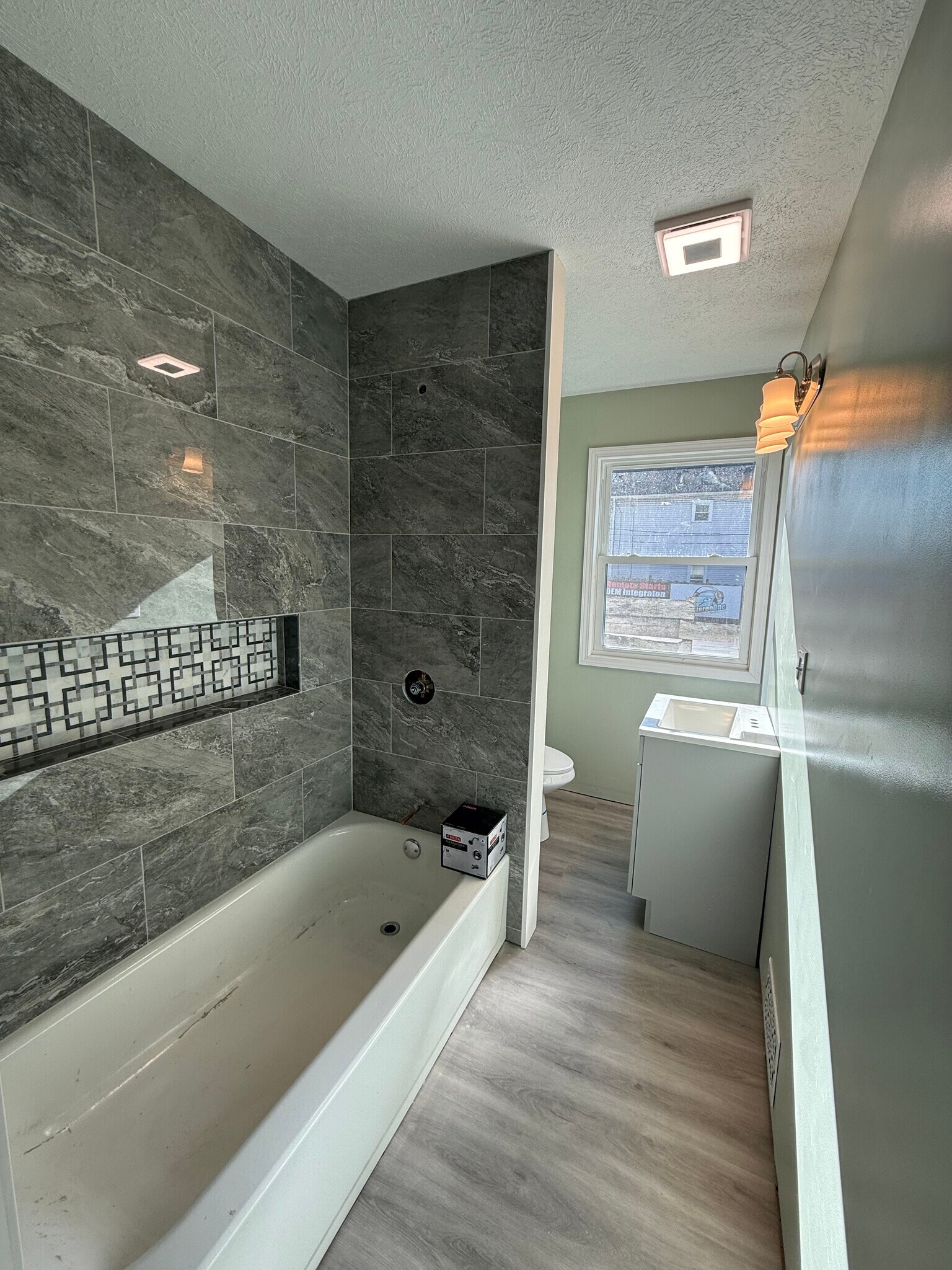 Building Photo - 412 Depot St