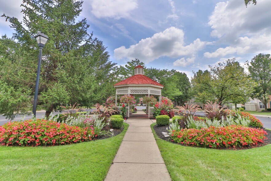 Building Photo - Millstream Village
