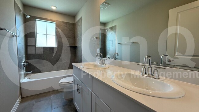 Building Photo - 685 Briar Dr