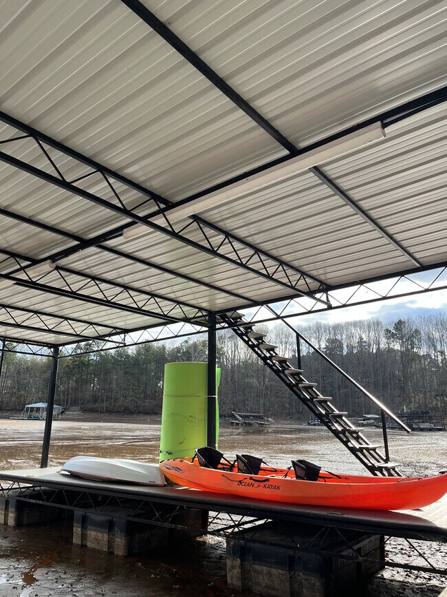 Building Photo - 6620 Little Mill Rd