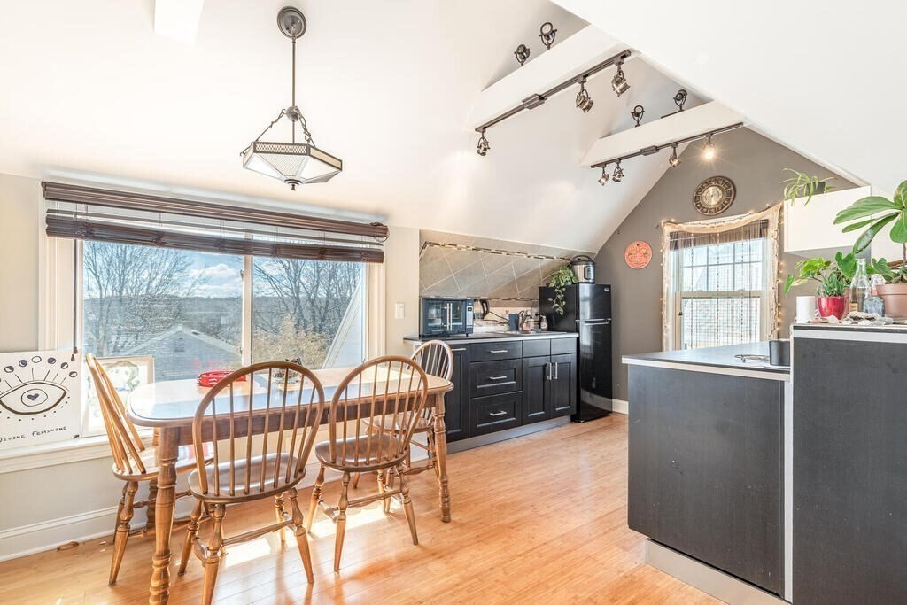 Building Photo - 39 Melvin St