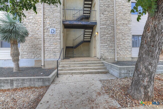 Building Photo - 1013 Chestnut St