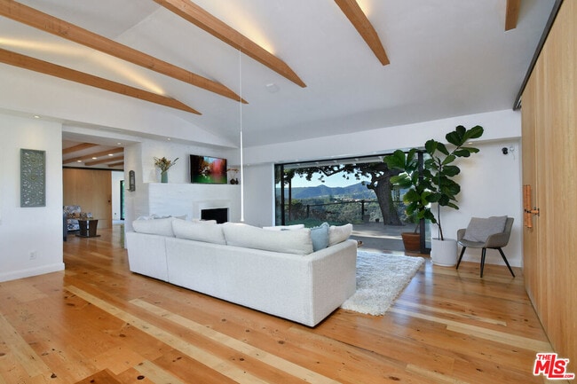 Building Photo - 2145 Linda Flora Dr