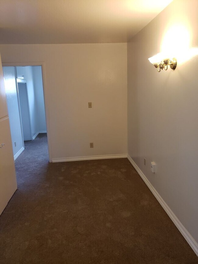 Building Photo - 940o