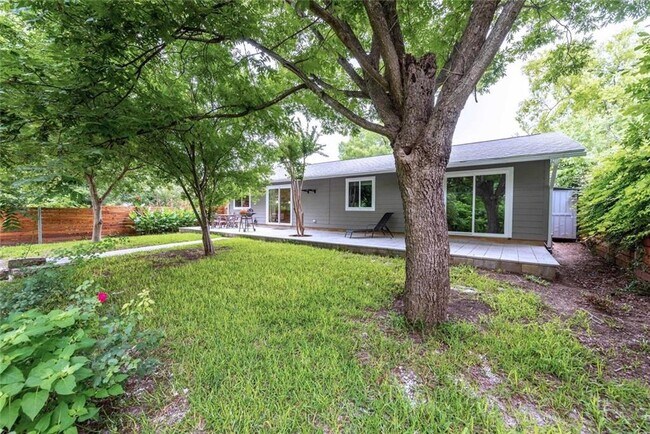 Building Photo - 3302 Catalina Dr